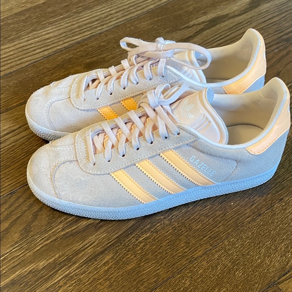 Adidas Gazelle Women's Beige and Peach Sneakers size 6.5 - Picture 3 of 7